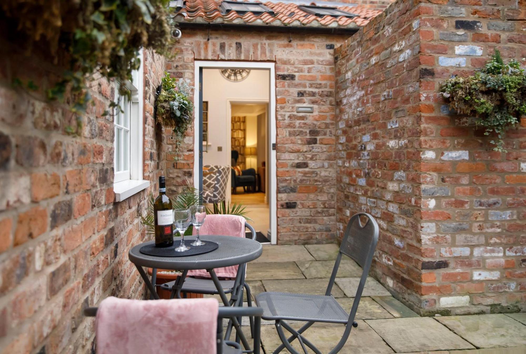 Villa The Mitchell York Exterior foto